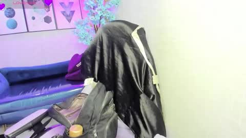 Theia  online show from December 2025 12:36:02 PM