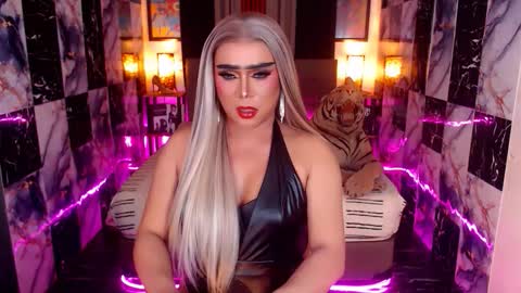 Paula online show from December 2025 06:07:01 AM