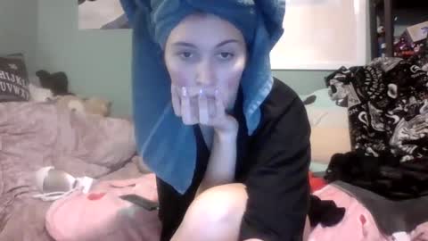 Snapshot of thelittlebambii chatting on December 2024 10:26:01 PM Little Bambii online show from December 2024 10:26:01 PM