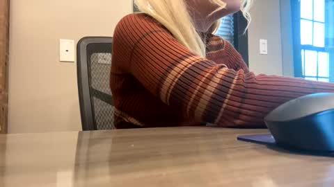 Snapshot of thelittlebambii chatting on January 2025 08:18:02 PM Little Bambii online show from January 2025 08:18:02 PM