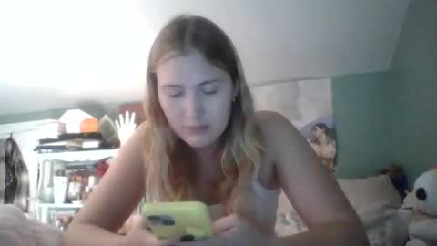 Snapshot of thelittlebambii chatting on November 2025 06:40:02 PM Little Bambii online show from November 2025 06:40:02 PM