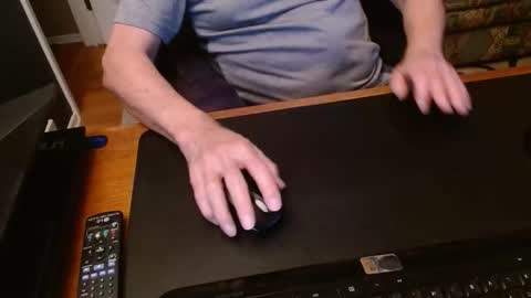 Snapshot of thembones chatting on November 2025 10:43:02 PM thembones online show from November 2025 10:43:02 PM