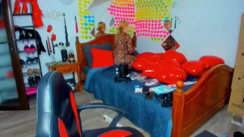 thenaughtygf online show from February 2026 11:00:01 PM