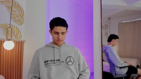 Snapshot of theohawke_ chatting on December 2024 01:22:02 PM THEO- MATEO online show from December 2024 01:22:02 PM