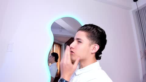 Snapshot of theohawke_ chatting on January 2025 02:08:02 PM THEO- MATEO online show from January 2025 02:08:02 PM