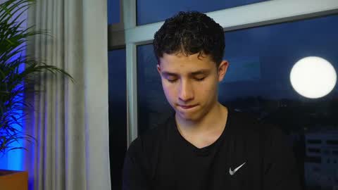 Snapshot of theohawke_ chatting on March 2025 11:18:02 PM THEO- MATEO online show from March 2025 11:18:02 PM