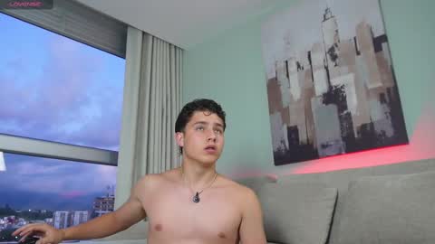 Snapshot of theohawke_ chatting on September 2025 11:04:02 PM THEO- MATEO online show from September 2025 11:04:02 PM