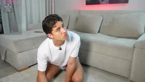 Snapshot of theohawke_ chatting on November 2025 11:05:01 PM THEO- MATEO online show from November 2025 11:05:01 PM