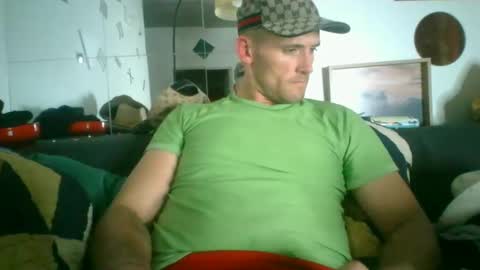 Snapshot of theoutfitter chatting on September 2025 09:36:02 AM MISTERPOWERS online show from September 2025 09:36:02 AM