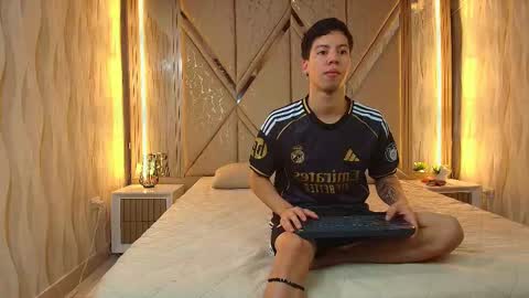 Snapshot of thepinkigirlxxx chatting on September 2025 07:26:02 PM NaniKimandPetter online show from September 2025 07:26:02 PM