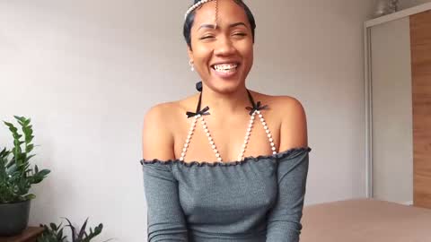 Snapshot of therainqueen chatting on February 2025 12:11:02 PM YAYA online show from February 2025 12:11:02 PM