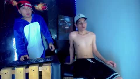 Snapshot of theshamefulboys chatting on June 2026 12:09:02 AM David y Daniel online show from June 2026 12:09:02 AM