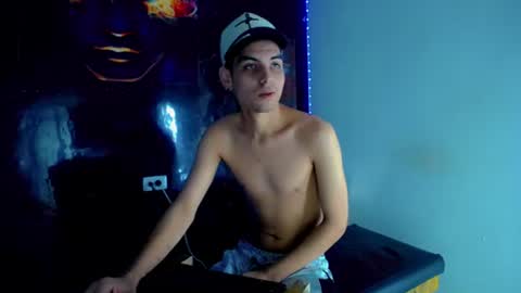 Snapshot of theshamefulboys chatting on July 2026 02:44:01 AM David y Daniel online show from July 2026 02:44:01 AM