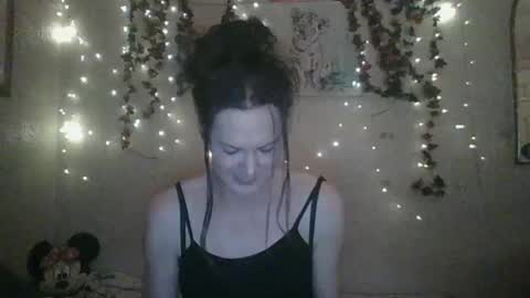 Snapshot of thesillymillie chatting on December 2024 03:44:02 AM sillymillie0 online show from December 2024 03:44:02 AM