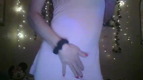 Snapshot of thesillymillie chatting on December 2024 01:38:02 AM sillymillie0 online show from December 2024 01:38:02 AM