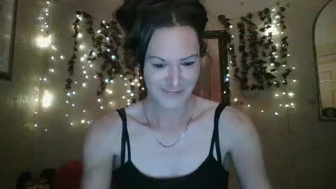 Snapshot of thesillymillie chatting on October 2025 12:11:02 AM sillymillie0 online show from October 2025 12:11:02 AM