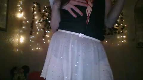 Snapshot of thesillymillie chatting on October 2025 10:10:01 PM sillymillie0 online show from October 2025 10:10:01 PM