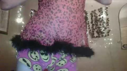 Snapshot of thesillymillie chatting on November 2025 11:03:01 PM sillymillie0 online show from November 2025 11:03:01 PM