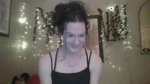 Snapshot of thesillymillie chatting on December 2025 08:46:01 PM sillymillie0 online show from December 2025 08:46:01 PM