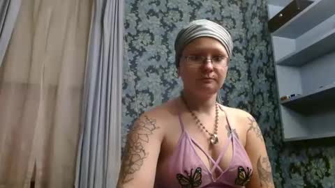 Snapshot of thesirenscall chatting on December 2025 03:11:01 AM Siren of the Fae online show from December 2025 03:11:01 AM