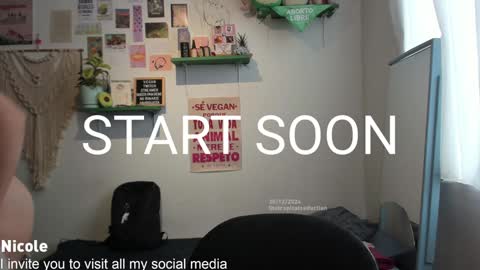 Snapshot of thetropicalseduction chatting on December 2024 08:15:01 PM Nicole online show from December 2024 08:15:01 PM