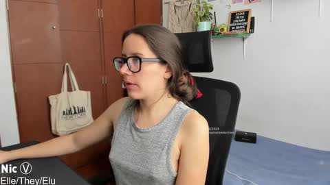 Snapshot of thetropicalseduction chatting on October 2025 02:18:01 PM Nicole online show from October 2025 02:18:01 PM