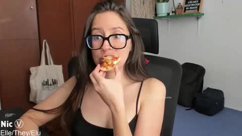 Snapshot of thetropicalseduction chatting on November 2025 01:55:02 PM Nicole online show from November 2025 01:55:02 PM