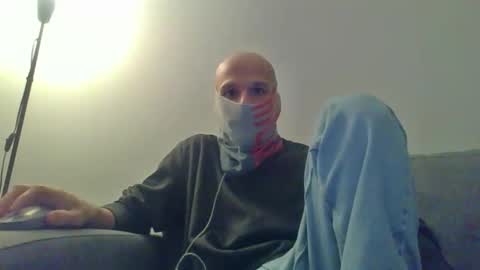 Scarf guy online show from December 2025 04:57:02 PM