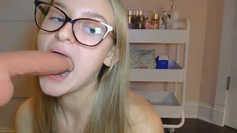 Carmen online show from December 2025 02:49:01 AM