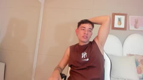 Thiago  online show from March 2026 07:19:01 PM