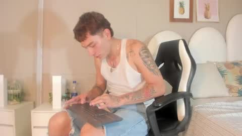 Thiago  online show from March 2026 08:14:02 PM