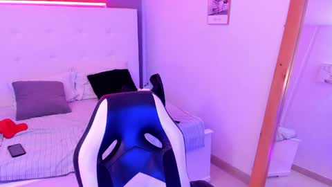 Thiago  online show from April 2026 12:09:02 PM