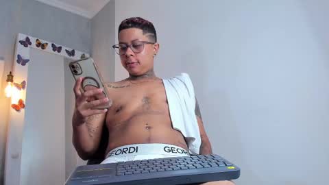 Snapshot of thiago_box chatting on March 2025 06:54:02 PM Thiago online show from March 2025 06:54:02 PM