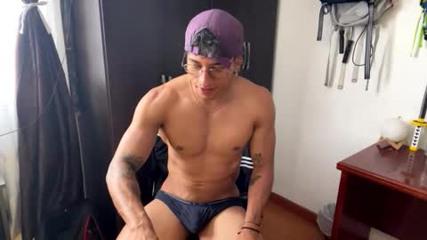 Snapshot of thiago_happy chatting on May 2026 07:00:01 PM thiago_happy online show from May 2026 07:00:01 PM