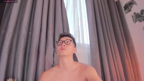 SanThiago online show from November 2025 09:48:02 PM