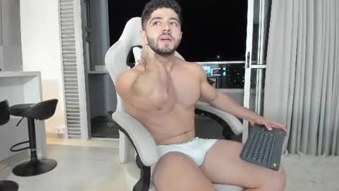 Snapshot of thiago_moretti chatting on June 2026 03:09:02 AM THIAGO online show from June 2026 03:09:02 AM
