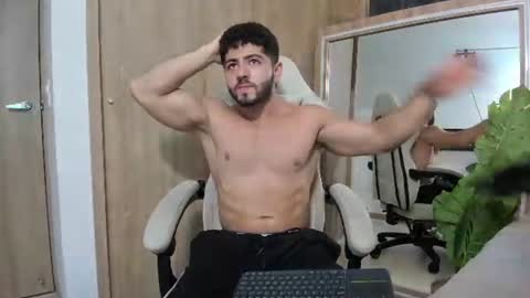 Snapshot of thiago_moretti chatting on June 2026 12:08:01 AM THIAGO online show from June 2026 12:08:01 AM