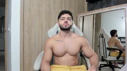 Snapshot of thiago_moretti chatting on June 2026 03:01:02 AM THIAGO online show from June 2026 03:01:02 AM