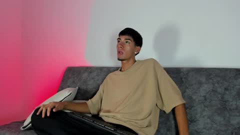 Thiago online show from April 2026 03:04:01 AM