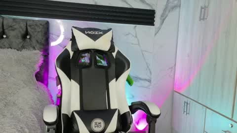 thiagoferrerohot online show from April 2026 01:59:01 PM