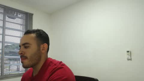 Thiago online show from November 2025 07:02:02 PM