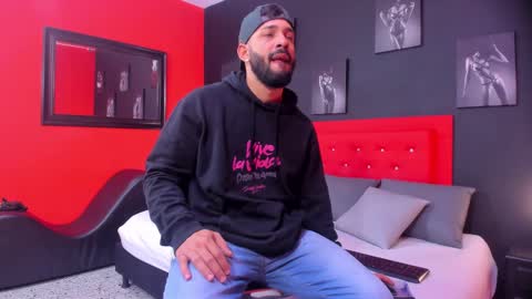 Thia Gomez online show from October 2025 12:20:01 PM