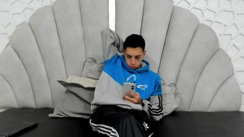 Thiago   online show from February 2025 12:59:01 PM