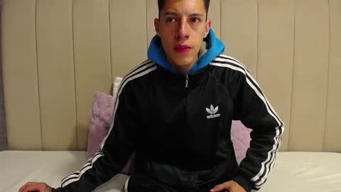 Thiago   online show from March 2025 09:40:02 PM