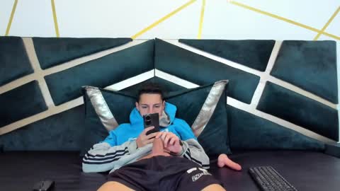 Thiago   online show from April 2026 01:41:01 PM