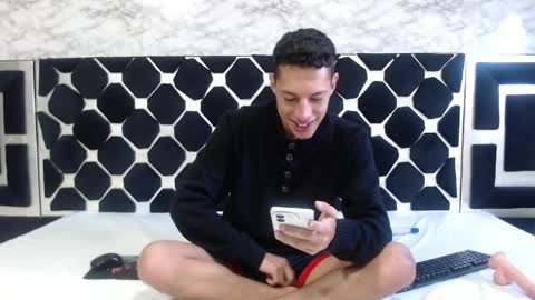 Snapshot of thiagos19 chatting on April 2026 01:30:02 AM Thiago online show from April 2026 01:30:02 AM