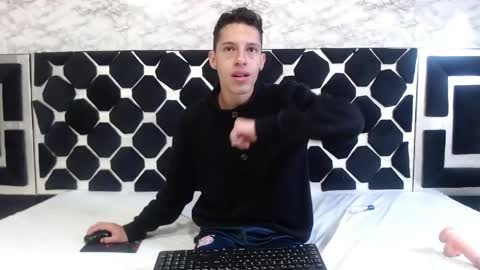 Snapshot of thiagos19 chatting on May 2026 01:55:02 AM Thiago online show from May 2026 01:55:02 AM