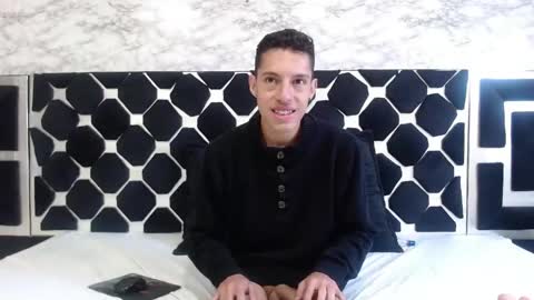 Snapshot of thiagos19 chatting on May 2026 02:03:01 PM Thiago online show from May 2026 02:03:01 PM