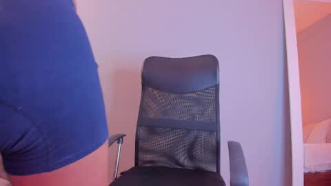 thiagovega_ online show from April 2026 05:30:01 AM