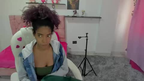 Snapshot of thianahornyy chatting on February 2026 01:50:02 PM thianahornyy online show from February 2026 01:50:02 PM